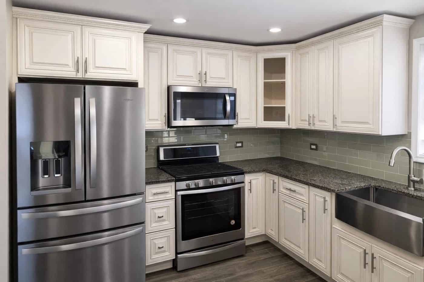Charleston White kitchen cabinets installed in a Dolton, IL home